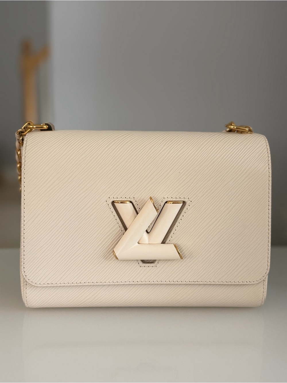 Louis Vuitton Twist MM – White Epi Leather